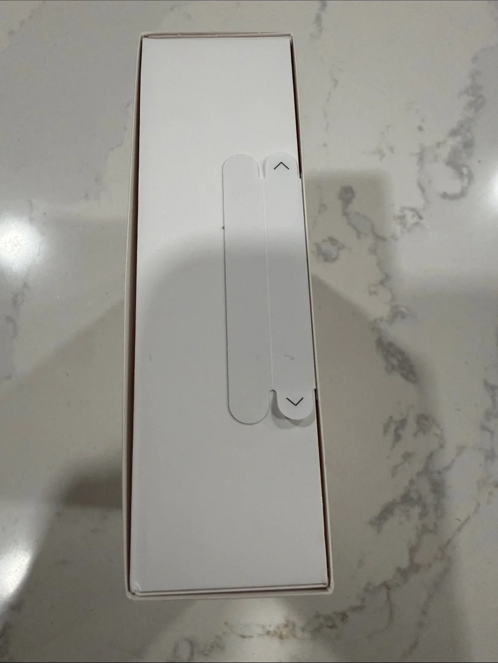 Oura Ring 4 Silver on Cream Box